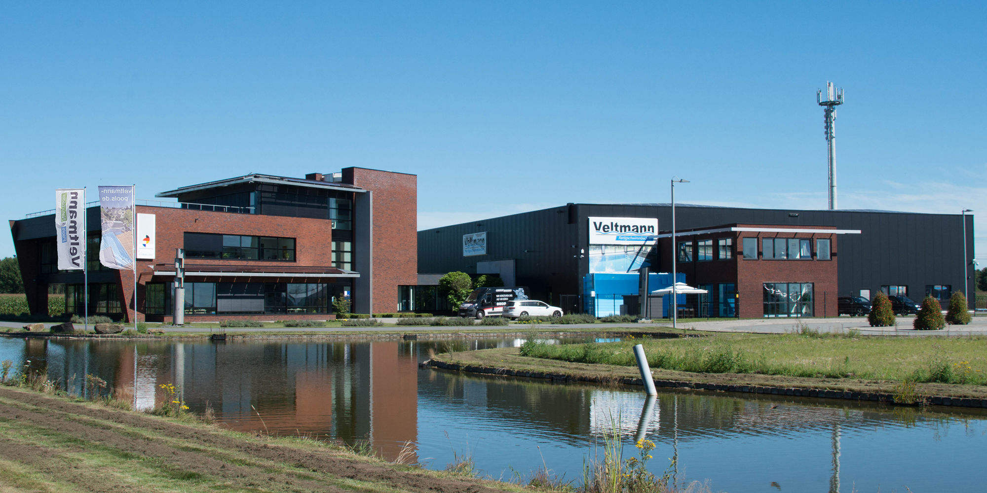 Veltmann Fertigschwimmbecken an der Autobahn A31 in Emsbüren