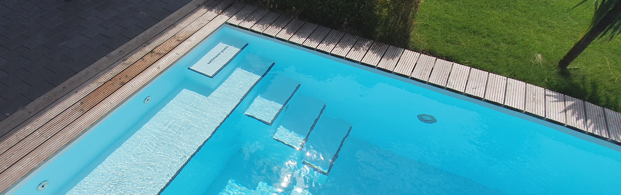 Veltmann FPO System Schwimmbecken mit grauen Kanten