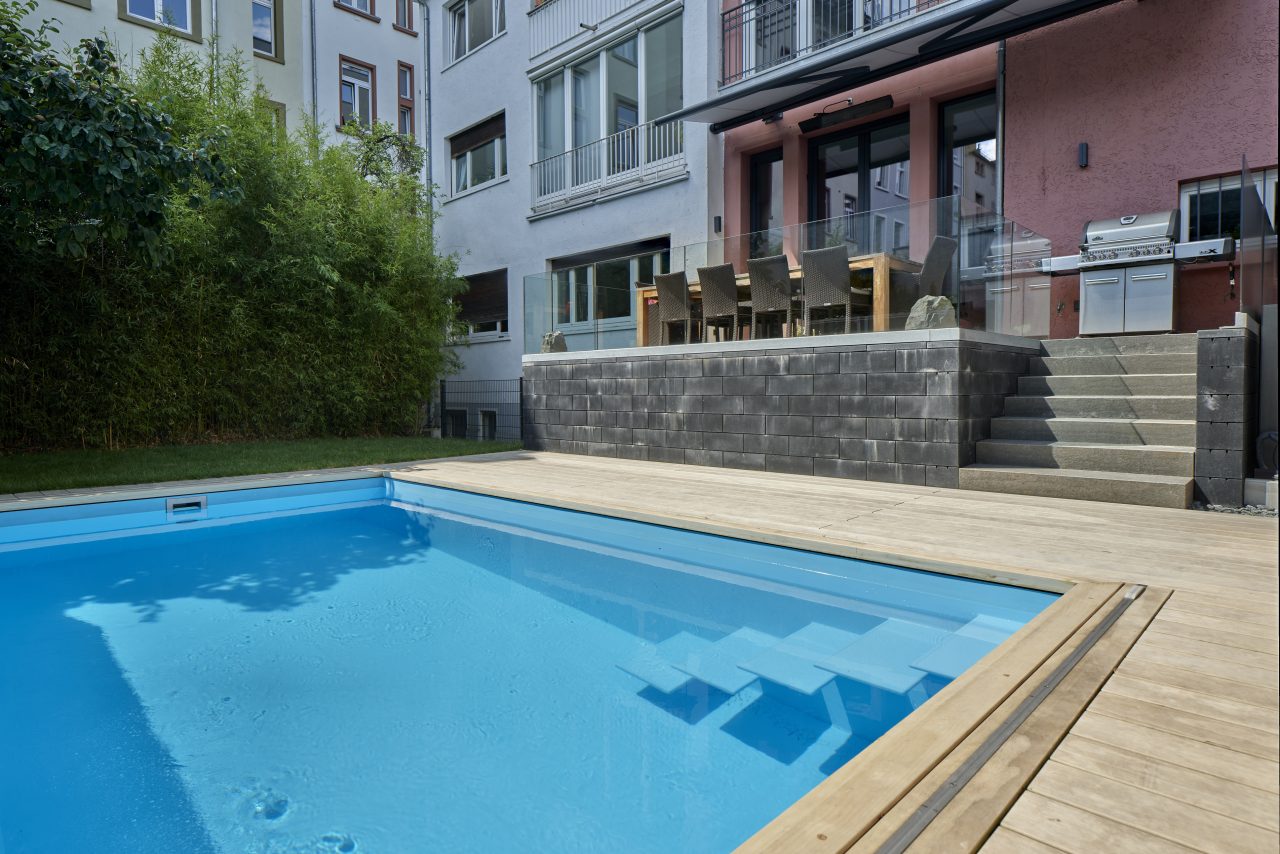 City-Pool mit Terrassendeck | Veltmann Fertigschwimmbecken