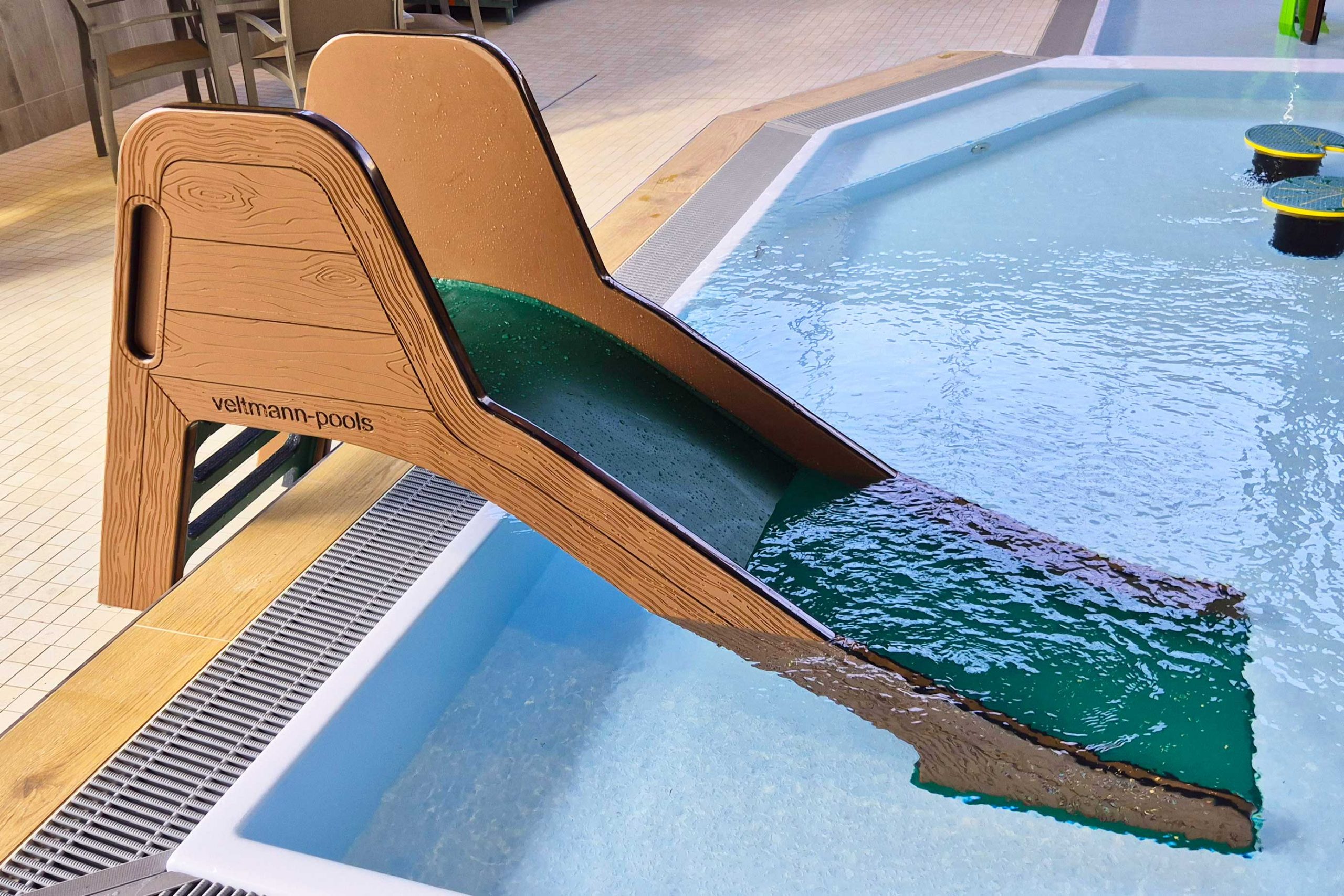 FPO Holz Wasserrutsche Kleinkind Kinderschwimmbecken FPO Rutsche im Holzdesign