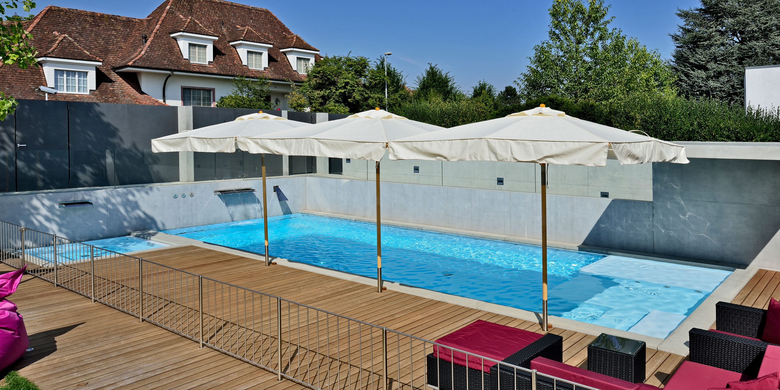 Individueller Pool nach Maß mit Whirlpool