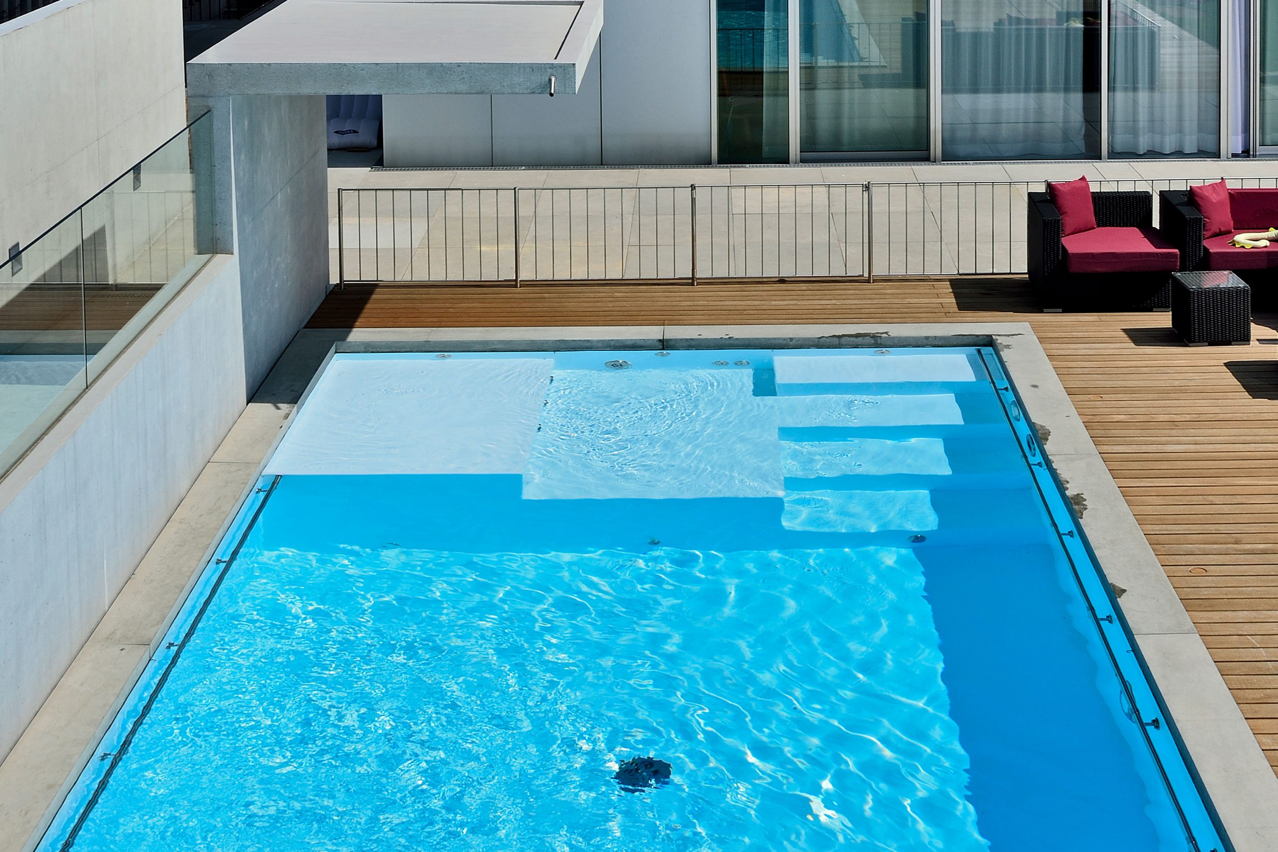 Maßgefertige Sitz- Liegefläche mit passendem Stufenmaß